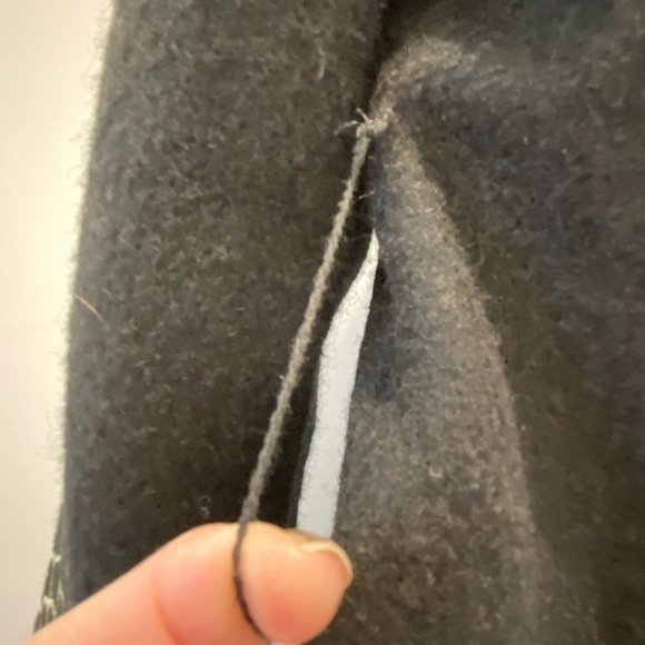 Black and gold Coat - Picture 3 of 14